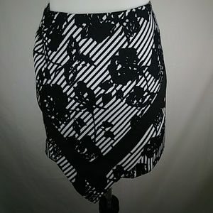 A'GaCi Women's Short Skirt Black and White Size S